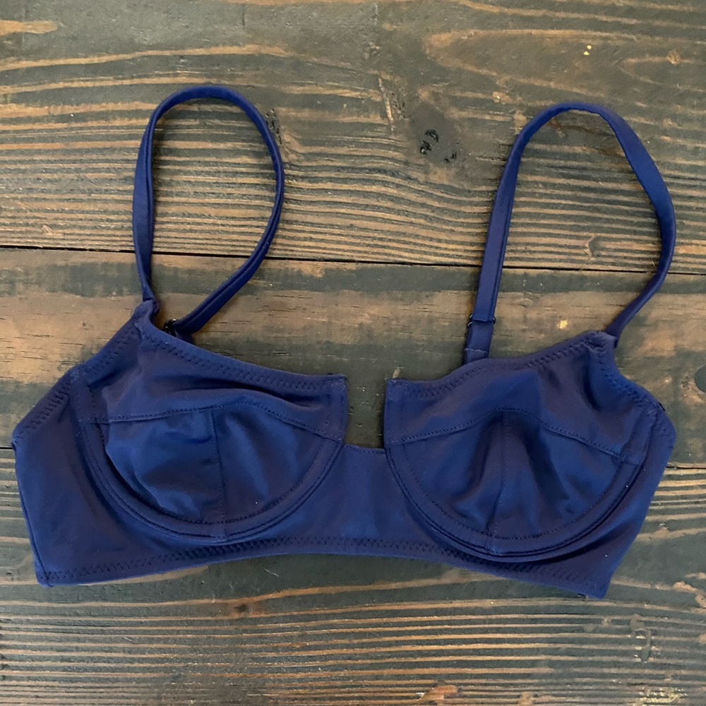 - Solid & Striped bikini top